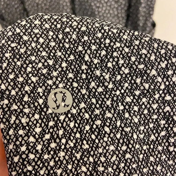 Lululemon Fast & Free Black & White Frozen Fizz 7/8 Tights Size Small - Picture 8 of 9